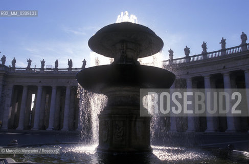 Rome, St. Peters Square. One of two identical fountains in the square / Roma, piazza san Pietro. Una delle due fontane gemelle ©Marcello Mencarini/Rosebud2