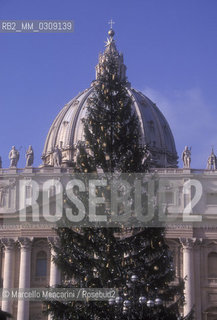 Vatican City, December 1999: Christmas tree in front of St,. Peters Basilica / Città del Vaticano, dicembre 1999. Albero di Natale davanti alla Basilica di San Pietro -  Marcello Mencarini
 ©Marcello Mencarini/Rosebud2