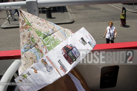 Bus 110 Open: a tourist bus for a tour around Rome’s main sights / Autobus turistico a due piani 110 Open, per un giro dei luoghi di Roma di maggiore interesse - ©Marcello Mencarini/Rosebud2