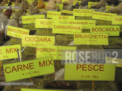 Rome, Spices at the market in Campo dei Fiori / Roma, Spezie al mercato di Campo dei fiori - ©Marcello Mencarini/Rosebud2