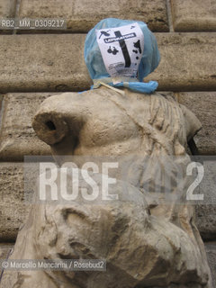 Rome, Statue of Pasquino, the first talking statue in Rome, still used by people for posting messages and claims / Roma, La statua di Pasquino, la prima Statua parlante di Roma, ancora oggi usata dalla gente per appendere messaggi e proteste - ©Marcello Mencarini/Rosebud2