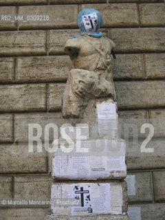 Rome, Statue of Pasquino, the first talking statue in Rome, still used by people for posting messages and claims / Roma, La statua di Pasquino, la prima Statua parlante di Roma, ancora oggi usata dalla gente per appendere messaggi e proteste - ©Marcello Mencarini/Rosebud2
