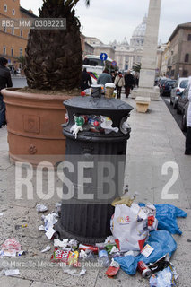 Rome, Rubbish on Via della Conciliazione / Roma, Spazzatura in via della conciliazione - ©Marcello Mencarini/Rosebud2