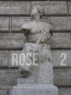 Rome, Statue of Pasquino, the first talking statue in Rome, still used by people for posting messages and claims / Roma, La statua di Pasquino, la prima Statua parlante di Roma, ancora oggi usata dalla gente per appendere messaggi e proteste - ©Marcello Mencarini/Rosebud2