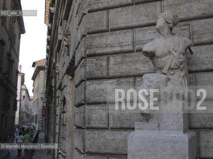 Rome, Statue of Pasquino, the first talking statue in Rome, still used by people for posting messages and claims / Roma, La statua di Pasquino, la prima Statua parlante di Roma, ancora oggi usata dalla gente per appendere messaggi e proteste - ©Marcello Mencarini/Rosebud2