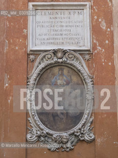 Rome, sacred niche in via del Governo vecchio: Madonna Vallicelliana and Saints Felippo Neri and Carlo Borromeo / Roma, edicola sacra in via del Governo vecchioo: Madonna Vallicelliana e i santi Filippo Neri e Carlo Borromeo (1716) - ©Marcello Mencarini/Rosebud2