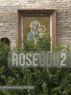 Rome, sacred niche in via del Governo vecchio: Madonna Vallicelliana and Saints Felippo Neri and Carlo Borromeo / Roma, edicola sacra in via del Governo vecchioo: Madonna Vallicelliana e i santi Filippo Neri e Carlo Borromeo (1716) - ©Marcello Mencarini/Rosebud2
