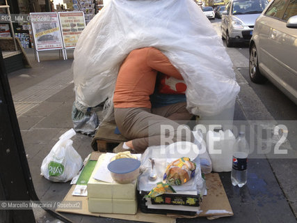 Rome, homeless near Basilica of Santa Maria Maggiore / Roma, clochard vicino alla Basilica di Santa Maria Maggiore - ©Marcello Mencarini/Rosebud2