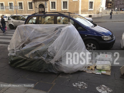 Rome, homeless near Basilica of Santa Maria Maggiore / Roma, clochard vicino alla Basilica di Santa Maria Maggiore - ©Marcello Mencarini/Rosebud2