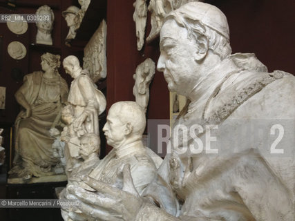Rome, old atelier of Tadolini family in the bar-restaurant at number 151 of Via del Babuino. The founder of this family of sculptors, Adamo Tadolini, received this studio from his teacher Antonio Canova (1757-1822) / Roma, Antico atelier della famiglia Tadolini, nel ristorante-bar al numero 151 di via del Babuino. Il capostipite di questa famiglia di scultori, Adamo Tadolini, ricevette questo studio dal suo maestro Antonio Canova (1757-1822) - ©Marcello Mencarini/Rosebud2