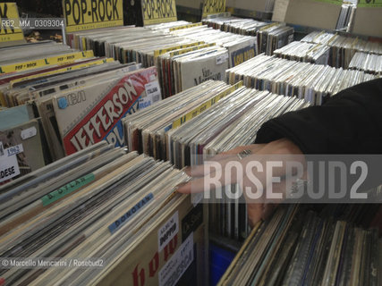 Rome, Vinyl Records for sale on a market stall / Roma, Dischi in vinile in vendita su una bancarella - ©Marcello Mencarini/Rosebud2