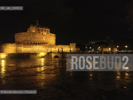 Tiber river high tide on Castel SantAngelo Bridge / Piena del Tevere sul ponte di Castel SantAngelo - ©Marcello Mencarini/Rosebud2