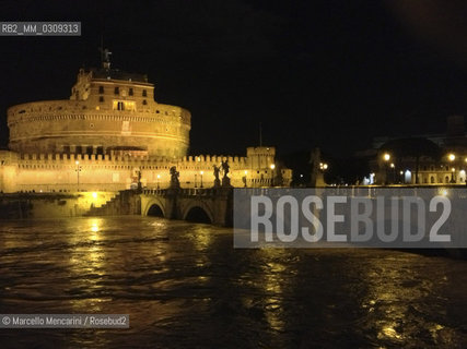 Tiber river high tide on Castel SantAngelo Bridge / Piena del Tevere sul ponte di Castel SantAngelo - ©Marcello Mencarini/Rosebud2