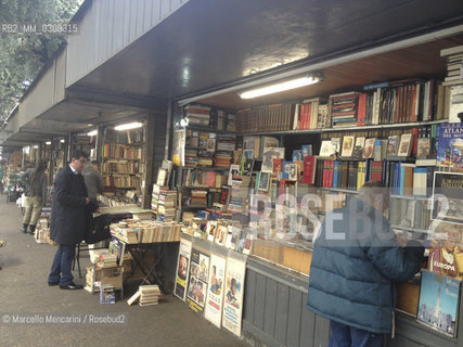 Rome, stalls of used books in front of Termini Station / Roma, bancarelle di libri usati davanti alla Stazione Termini - ©Marcello Mencarini/Rosebud2