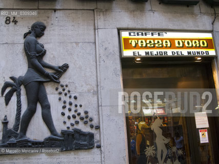 Rome, Caffè Tazza dOro, a famous coffee shop founded in 1946 near Pantheon / Roma, Caffè Tazza doro, fondato nel 1946 vicino sal Pantheon - ©Marcello Mencarini/Rosebud2