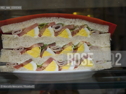 Roma, Plate of Tramezzini. A tramezzino is a triangular sandwich constructed from two slices of soft white bread with the crusts removed / Roma, piatto di tramezzini - ©Marcello Mencarini/Rosebud2