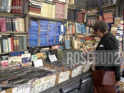 Rome, stalls of used books in front of Termini Station / Roma, bancarelle di libri usati davanti alla Stazione Termini - ©Marcello Mencarini/Rosebud2