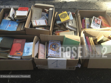 Rome, stalls of used books in front of Termini Station / Roma, bancarelle di libri usati davanti alla Stazione Termini - ©Marcello Mencarini/Rosebud2