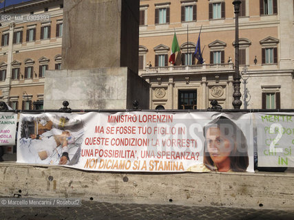Rome, March 2014. Protest in front of Montecitorio, seat of Italian Parliament, against the prohibition of Stamina care ordered by the Health Minister Beatrice Lorenzin / Roma, marzo 2014. Protesta davanti a Montecitorio contro il divieto della cura Stamina ordinato dal ministro della salute Beatrice Lorenzin - ©Marcello Mencarini/Rosebud2