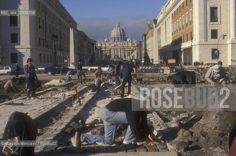 Rome, Via della Conciliazione, 1999. Work in progress for Jubilee 2000 / Roma, via della Conciliazione, 1999. Lavori in corso per il Giubileo del 2000 - ©Marcello Mencarini/Rosebud2