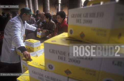 Rome. Jubilee 2000. Pilgrims rest spot  / Roma, Giubileo del 2000. Punto di ristoro per i pellegrini - ©Marcello Mencarini/Rosebud2