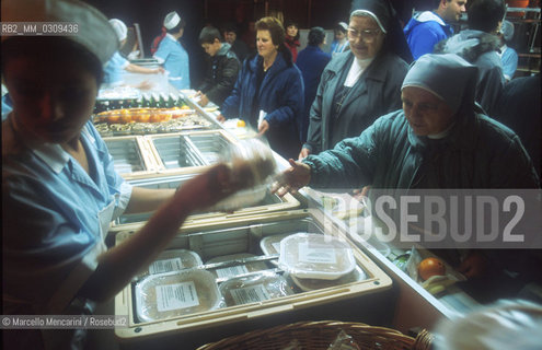 Rome. Borgo Pio, Jubilee 2000. Pilgrims rest spot  / Roma, Borgo Pio, Giubileo del 2000. Punto di ristoro per i pellegrini - ©Marcello Mencarini/Rosebud2