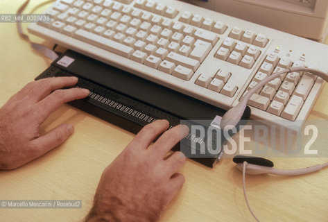 Rome, Via della Conciliazione, Jubilee 2000. Jubilee Information Center: keyboard for visually impaired persons / Roma, Via della Conciliazione, Giubileo 2000. Centro informazioni del Giubileo: tastiera per ipovedenti - ©Marcello Mencarini/Rosebud2