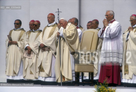 Rome, Tor Vergata, August 20, 2000. Pope John Paul II attending the Jubilee of Young People.  / Roma, Tor Vergata, 20 agosto 2000. Papa Giovanni Paolo II assiste al Giubileo dei giovani - ©Marcello Mencarini/Rosebud2