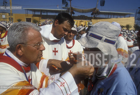Rome, Tor Vergata, August 20, 2000. .Jubilee of young people: boy who takes communion / Roma, Tor Vergata, 20 agosto 2000. Giubileo dei giovani: ragazzo che prende la Comunione - ©Marcello Mencarini/Rosebud2