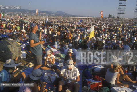 Rome, Tor Vergata, August 20, 2000. .Jubilee of young people / Roma, Tor Vergata, 20 agosto 2000. Giubileo dei giovani - ©Marcello Mencarini/Rosebud2