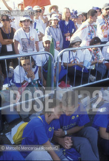 Rome, Tor Vergata, August 20, 2000. Jubilee of young people. Jubilee volunteers / Roma, Tor Vergata, 20 agosto 2000. Giubileo dei giovani. Volontari del Giubileo - ©Marcello Mencarini/Rosebud2
