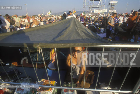 Rome, Tor Vergata, August 20, 2000. .Jubilee of young people / Roma, Tor Vergata, 20 agosto 2000. Giubileo dei giovani - ©Marcello Mencarini/Rosebud2