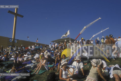 Rome, Tor Vergata, August 20, 2000. .Jubilee of young people / Roma, Tor Vergata, 20 agosto 2000. Giubileo dei giovani - ©Marcello Mencarini/Rosebud2