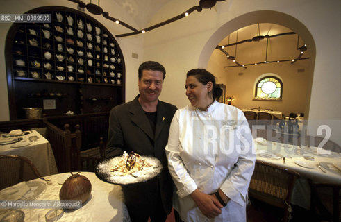 Rome, August 2000. Chef Agata Parisella and her husband Romeo Caraccio in their Restaurant Agata & Romeo at 45, via Carlo Alberto / Roma, agosto 2000. La chef Agata Parisella e suo marito Romeo Caraccio nel loro ristorante Agata e Romeo, in via Carlo Alberto 45 - ©Marcello Mencarini/Rosebud2