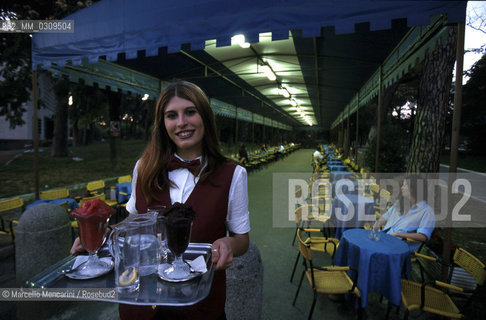 Rome, Jul 2000. Café du Parc in Piazza di Porta San Paolo, in the Testaccio district. This café is famous in Rome for his slushes and for cremolato (pureed fruit, sugar and ice) / Roma, luglio 2000. Il Café du Parc in piazza di Porta San Paolo, nel quartiere Testaccio, famoso a Roma per le sue granite e per i cremolati - ©Marcello Mencarini/Rosebud2
