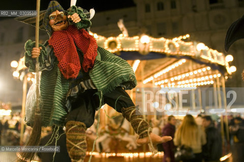 Rome, Piazza Navona Christmas Market. Befana / Roma, Mercato di Natale in piazza Navona. Befana - ©Marcello Mencarini/Rosebud2