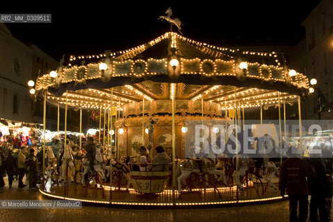 Rome, Piazza Navona Christmas Market. Carousel on the middle of the square / Roma, Mercato di Natale in piazza Navona. La giostra al centro della piazza - ©Marcello Mencarini/Rosebud2