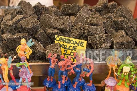 Rome, Piazza Navona Christmas Market. Sweets / Roma, Mercato di Natale in piazza Navona. Dolciumi - ©Marcello Mencarini/Rosebud2