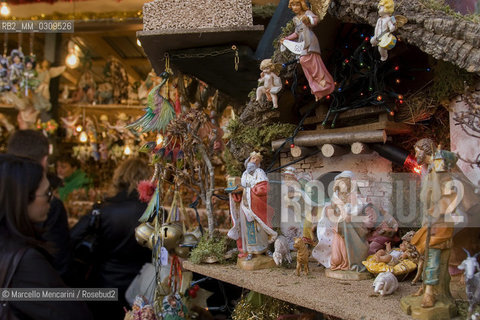 Rome, Piazza Navona Christmas Market. Crib statues / Roma, Mercato di Natale in piazza Navona. Statuette del presepe - ©Marcello Mencarini/Rosebud2