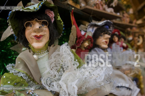 Rome, Piazza Navona Christmas Market. Befana / Roma, Mercato di Natale in piazza Navona. Befana - ©Marcello Mencarini/Rosebud2