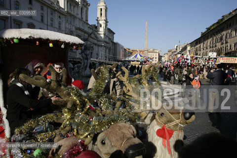Rome, Traditional Christmas market in Piazza Navona / Roma, il tradizionale mercatino di Natale in piazza Navona - ©Marcello Mencarini/Rosebud2