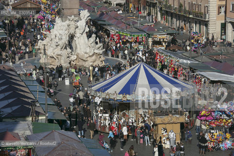 Rome, Traditional Christmas market in Piazza Navona / Roma, il tradizionale mercatino di Natale in piazza Navona - ©Marcello Mencarini/Rosebud2
