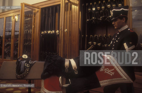 Rome, Quirinale Palace, 1985. Cuirassier in the Harness Gallery / Roma, Palazzo del Quirinale, 1985. Corazziere nella Galleria dei finimenti - ©Marcello Mencarini/Rosebud2