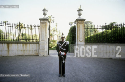 Rome, 1985. Cuirassier at the entrance of the gardens of the Quirinale Palace, seat of the Italian Republic President / Roma, Palazzo del Quirinale, 1985. Corazziere allingresso dei Giardini del Palazzo del Quirinale, sede del Presidente della Repubblica italiana - ©Marcello Mencarini/Rosebud2