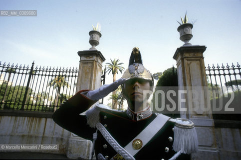 Rome, 1985. Cuirassier at the entrance of the gardens of the Quirinale Palace, seat of the Italian Republic President / Roma, Palazzo del Quirinale, 1985. Corazziere allingresso dei Giardini del Palazzo del Quirinale, sede del Presidente della Repubblica italiana - ©Marcello Mencarini/Rosebud2
