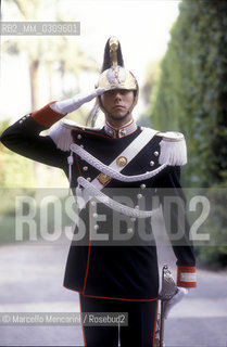 Rome, Quirinale Palace, 1985. A cuirassier standing at attention / Roma, Palazzo del Quirinale, 1985. Corazziere sullattenti - ©Marcello Mencarini/Rosebud2