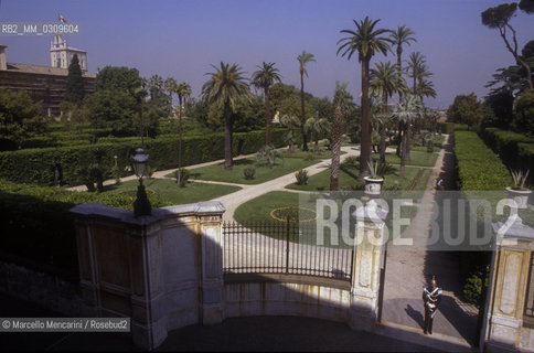 Rome, 1985. The gardens of the Quirinale Palace, seat of the President of the Italian Republic, of which they are the honor guard / Roma, 1985.I giardini del palazzo del Quirinale, sede del Presidente della Repubblica italiana di cui sono la guardia donore - ©Marcello Mencarini/Rosebud2