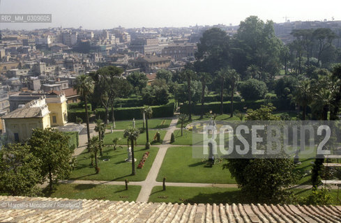 Rome, 1985. The gardens of the Quirinale Palace, seat of the President of the Italian Republic, of which they are the honor guard / Roma, 1985.I giardini del palazzo del Quirinale, sede del Presidente della Repubblica italiana di cui sono la guardia donore - ©Marcello Mencarini/Rosebud2