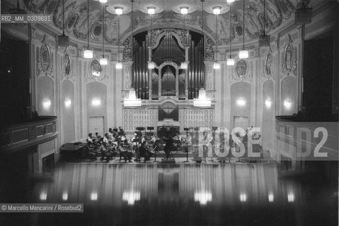 Salzburg, 1989. Mozarteum Great Hall (Grosser Saal) / Salisburgo, 1989. Sala grande del Mozarteum (Grosser Saal)) - ©Marcello Mencarini/Rosebud2