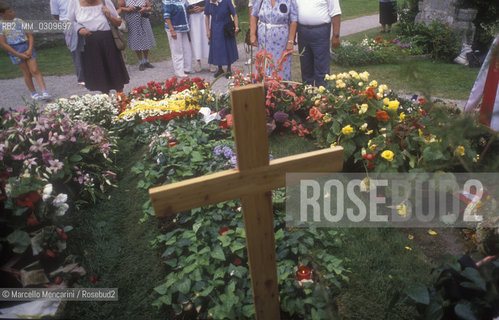 Anif, near Salzburg, July 1989. The Grave of Herbert von Karajan / Anif, vicino a Salisburgo, 1989. Tomba di Herbert von Karajan - ©Marcello Mencarini/Rosebud2